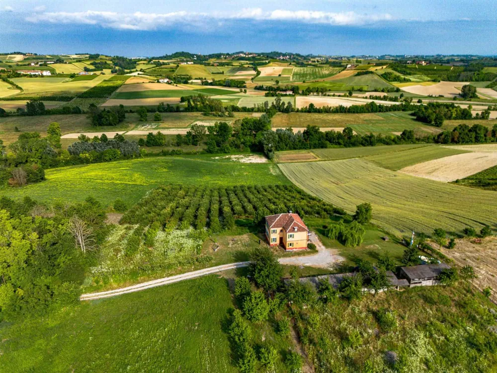 Preview: Rustic dream home in Italy – 3,000 m² surrounded by greenery with panoramic views Preview: Rustic dream home in Italy – 3,000 m² surrounded by greenery with panoramic views
